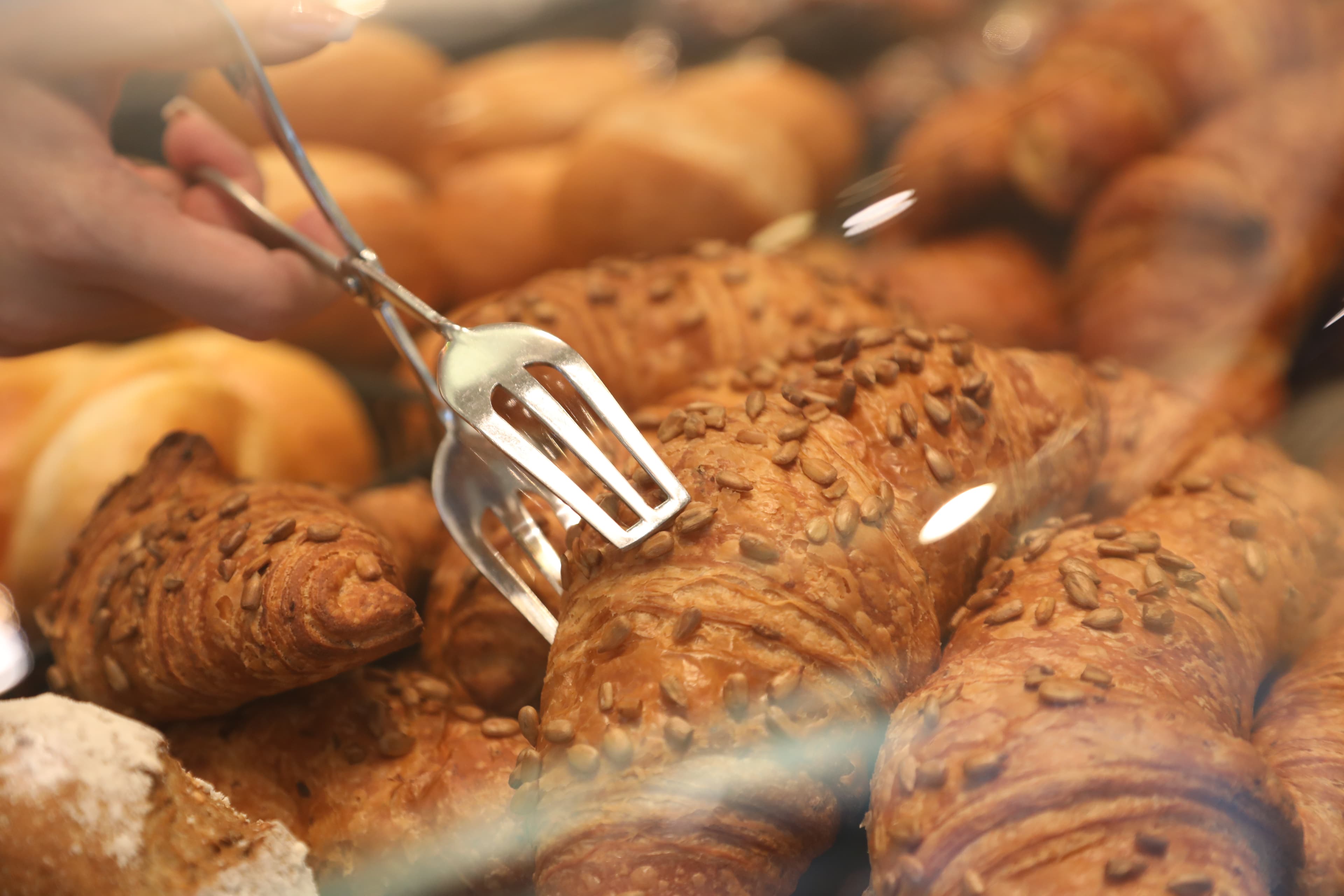 Nahaufnahme mehrere Croissants im Café der Tamina Therme in Bad Ragaz.