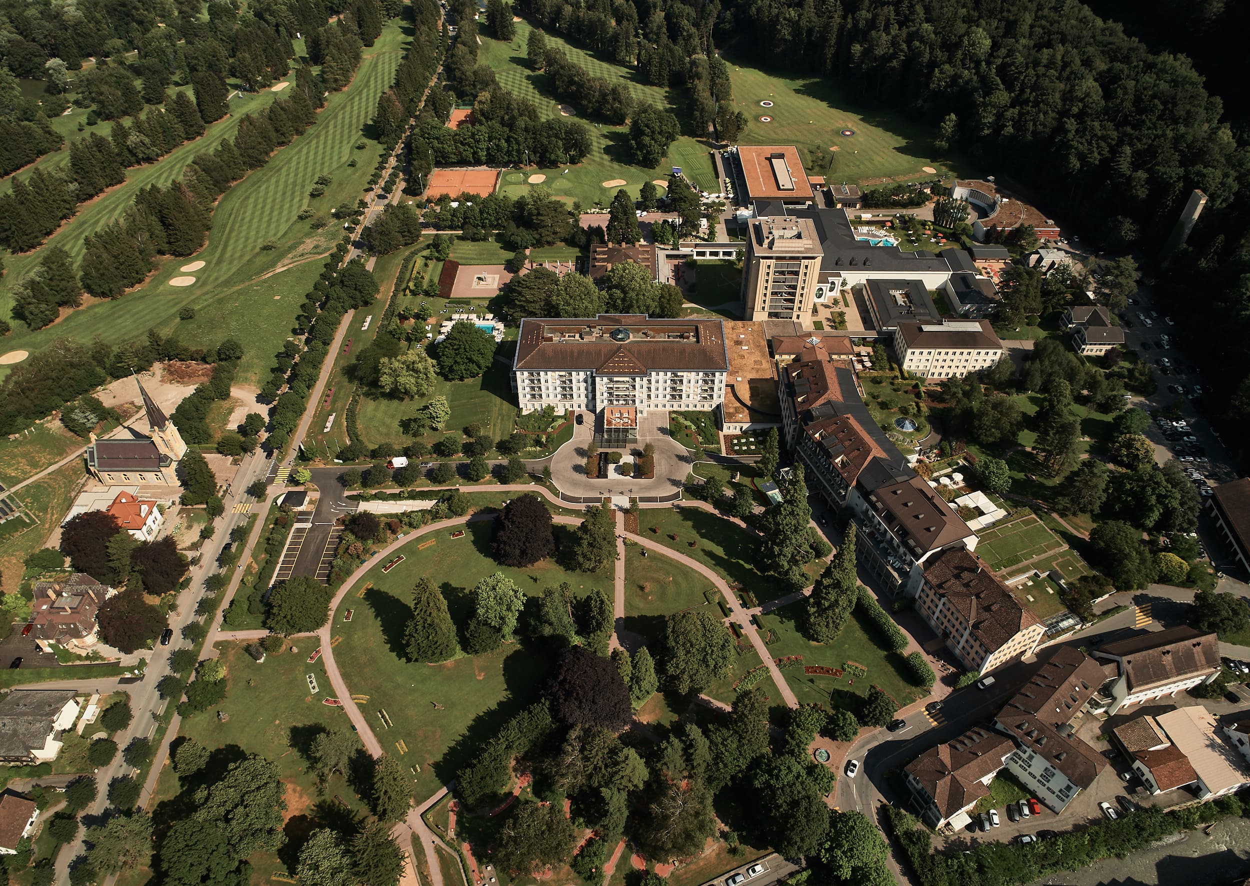 Vogelperspektive auf das Grand Resort Bad Ragaz.