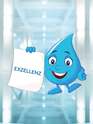Ein animierter Wassertropfen mit Gesicht hält ein Blatt in der Hand mit der Aufschrift "Exzellenz".